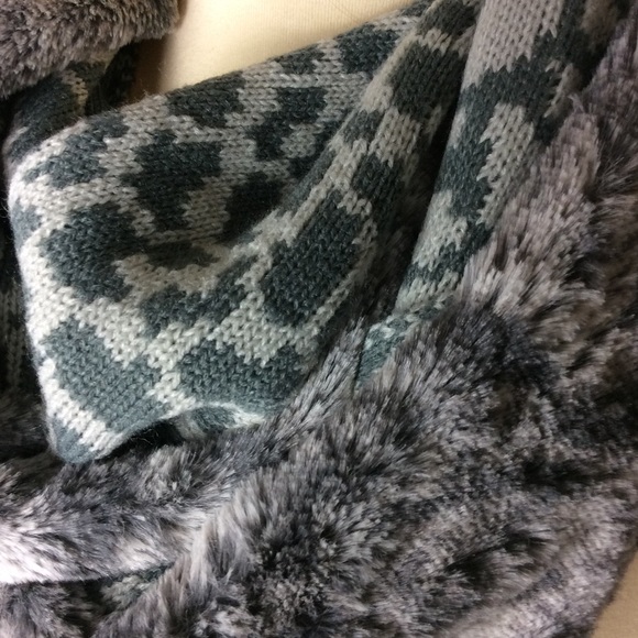 Collection Eighteen Faux Fur & Knit Infinity Scarf - Picture 2 of 3